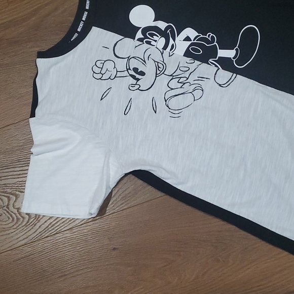 DISNEY Mickey Mouse tshirt.      #3883 - Picture 3 of 7